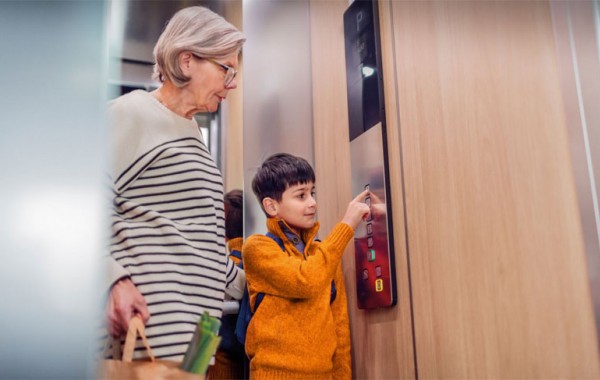 LƯU Ý SỬ DỤNG THANG MÁY GIA ĐÌNH KHI NHÀ CÓ TRẺ NHỎ